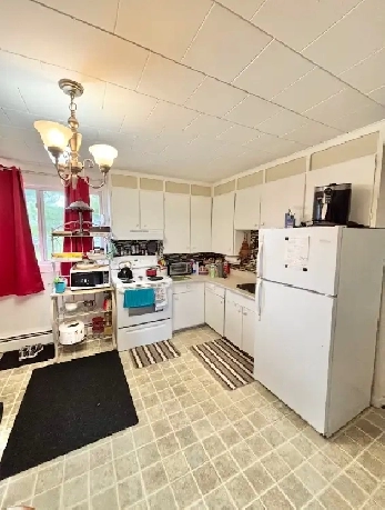 116 Embleton Avenue - A (2 beds 1 bath) Image# 1