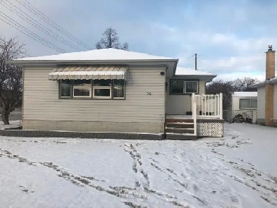 Beautiful 3 Bedroom House with Yard and Garage for Rent! Image# 9