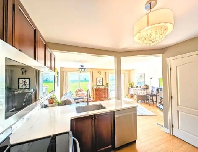 Bright modern 3 BD 3 bath townhouse in WestVillage Image# 4