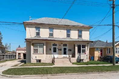 6 Unit Apartment Block Generating $9,200/Month Image# 9