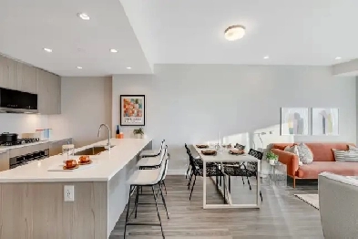 Modern 1 Bed and Den Suite at Arris Residences - Amazing Views! Image# 7