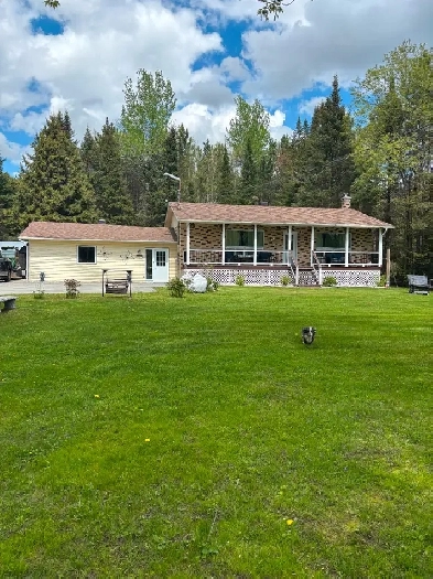 House for sale - 1 1/2 acre Image# 3