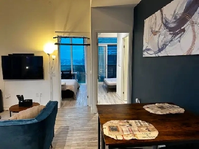 Bedroom with exceptional city view near Saint Lawrence Market Image# 5