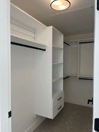 Modern Corner Apartment at King   Crescent Image# 1