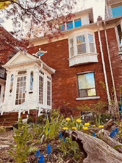 Renovated gem! Flex Move-in Jul 1 or sooner Image# 3