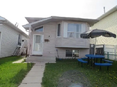 Single house for rent in Applewood SE Calgary AB Image# 1