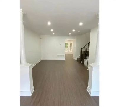 Renovated executive townhouse for rent in Streetsville - July 1 Image# 1