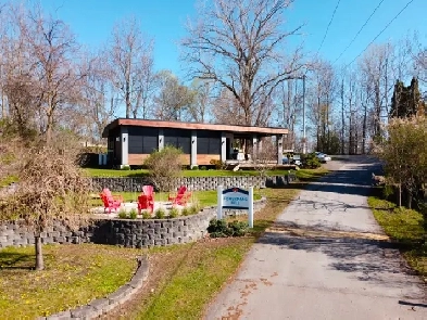Sherkston Shores Oasis - 2 bed, 1 Bath, Fully Renovated Trailer! Image# 5