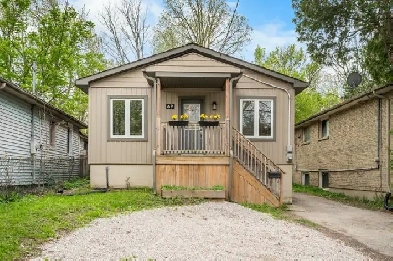3 beds, 2 full baths raised bungalow backing on a park! gq42258 Image# 8