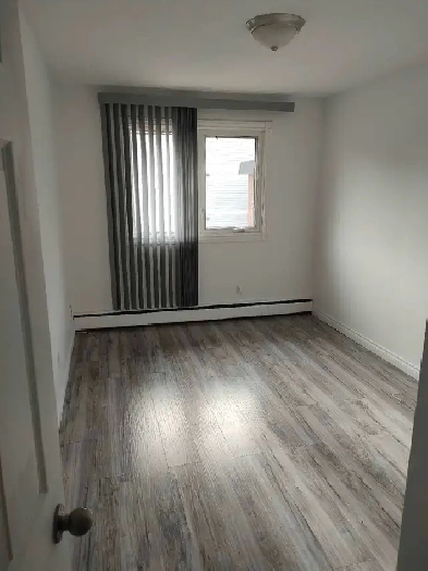unfurnished room whyte ave Image# 1