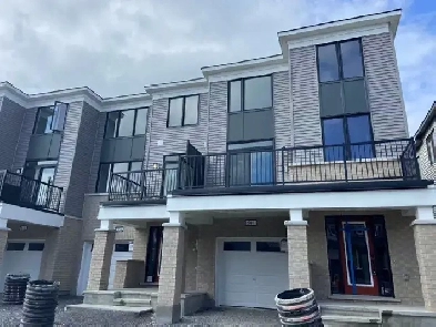 Half Moon Bay Rye Grass Way 4-bedrooms townhome for rent Image# 10