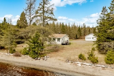 Lac Caribou, St-Joseph-de-Coleraine. Chalet rustique bord du lac Image# 5