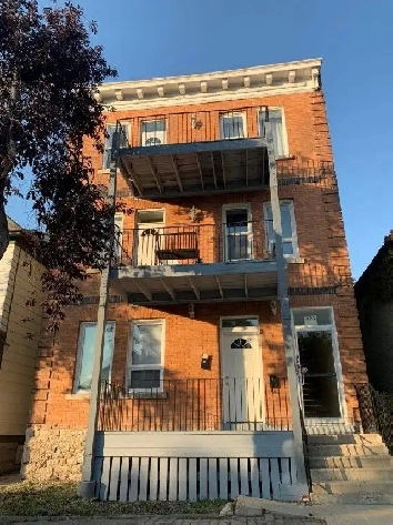 Large Renovated – 3 Bedroom Image# 4