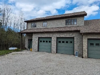 One bedroom Apartment east of Wiarton. Image# 8