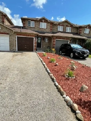 3 bedroom townhouse for rent north end Barrie Image# 4