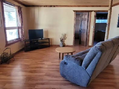 FURNISHED ACREAGE CALGARY OKOTOKS DEWINTON WIFI TV UTIL INCLUDED Image# 1
