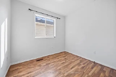 Bright,cleanRoom for Rent in Prime location Image# 3
