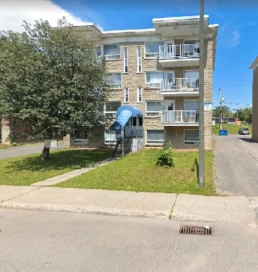 Grand 4 1/2 au 5060 5e Ave Est. Juillet WIFI inclus Image# 3