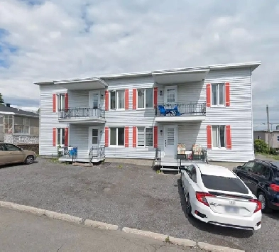 Beau grand 4 1/2, 2e étage Montmrency Beauport Juillet Image# 1