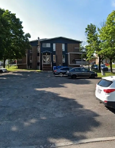 Beau 3½ sur 49e rue ouest Charlesbourg libre Frais peint ! Image# 2