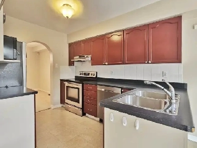 3 Bedroom Townhome/Backyard & Garage/For Rent/Kanata Image# 12
