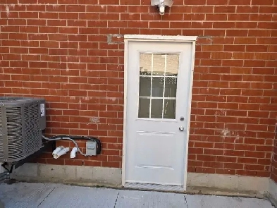 LEGAL BASEMENT IN MISSISSAUGA Image# 2