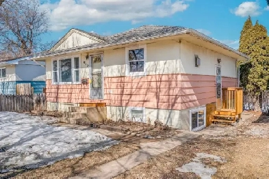 Super Cute East Hill Bungalow Image# 2