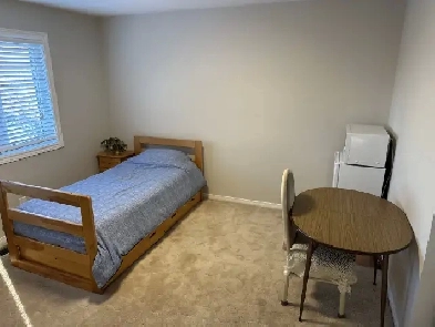 Bright Kanata Lakes Room for Rent Image# 2