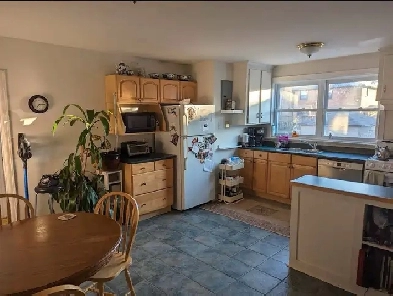 LARGE 1 BDRM FURNISHED $1850 June sublet Image# 4