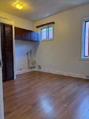 3 1/2 au deuxième étage à Louer près de métro Angrignon Image# 1