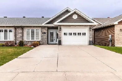 141 Foxborough TR, semi-detached built in 2016 2 bed 2.5 bath Image# 3