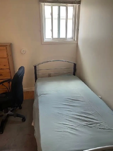 Private, Bright & Clean Room for 1 Male at Midland & Finch Image# 7