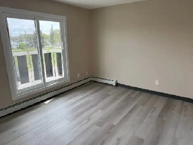 Bachelors / 1 Bedroom Suite in Newly Renovated Building Image# 3