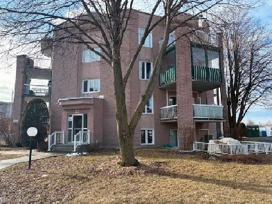 Condo 4 1/2 avec piscine et stationnement à Repentigny Image# 10