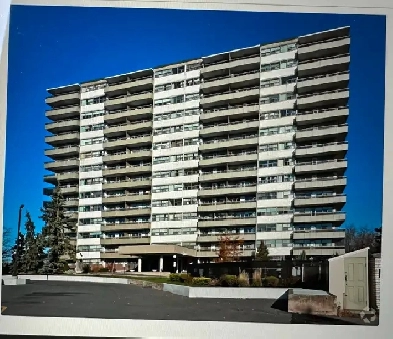 Charming One Bedroom   Den Suite Condo! Image# 1