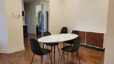 Chambre a louer dans 1 colocation de 4 Plateau   stationnement Image# 3
