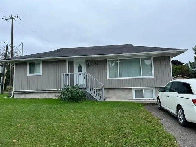 For Rent – 3 Bed, 2 Bath Home in Oshawa Image# 1
