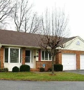 One storey townhome for rent Image# 1