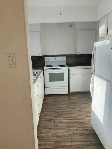 Renovated 3.5 close to waterfront   airport. Heat   H/W included Image# 5