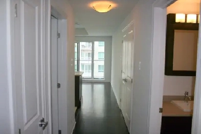 Affordable 2-bedroom ByWard market Condo in Claridge Plaza Image# 4