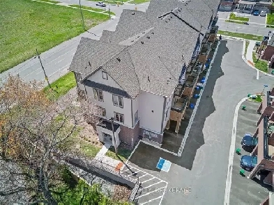 ⚡STUNNING 3 BEDROOM END UNIT CONDO TOWN IN CLARINGTON! Image# 11