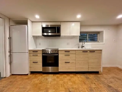 Bright & Updated 1BR Garden Suite - Walk to Queen Elizabeth Park Image# 1