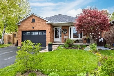 ✨MOVE IN READY 3 BEDROOM BUNGALOW IN COURTICE! Image# 1