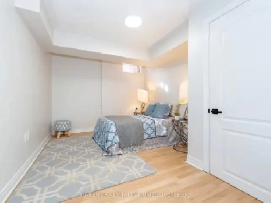 Room for Rent Female - Yonge/Bloomington Road Image# 4
