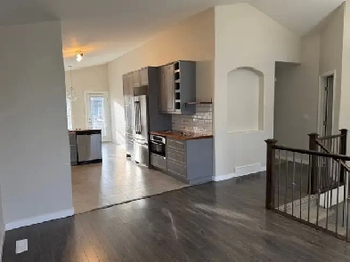 Beautiful 3 Bedroom (plus Den) House in Stonebridge Image# 7