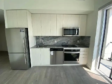 BRIGHT CORNER UNIT 2 BED 2 BATH - BLOOR AND KIPLING Image# 2