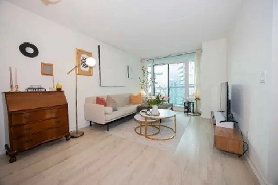 Stunning Downtown Toronto Condo w/ CN Tower Views Image# 1
