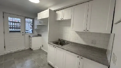 Ahuntsic grand 3 ½ rénové $1200/m demi sous-sol Image# 3