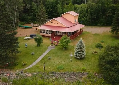 Waterfront Cottage / Home for sale Image# 3