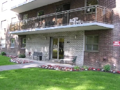 COBOURG - FULLY REDONE - UTILITIES INCLUDED - 3 Bedroom Apt Image# 1